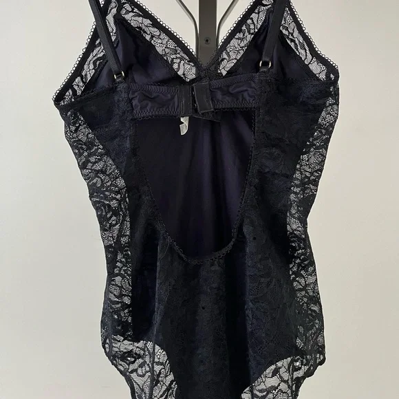 Aritzia Wilfred Meridian Lace Bodysuit, Size XSmall. - Picture 6 of 6